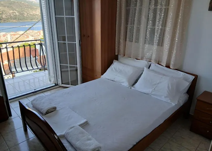 Elena Seaview House アパート